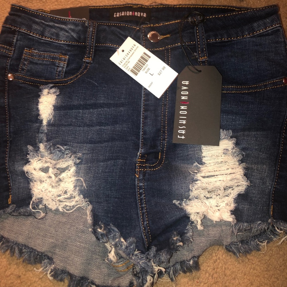 BRAND NEW Fashion Nova denim shorts